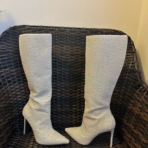 Steve Madden White Textured Heeled Boots